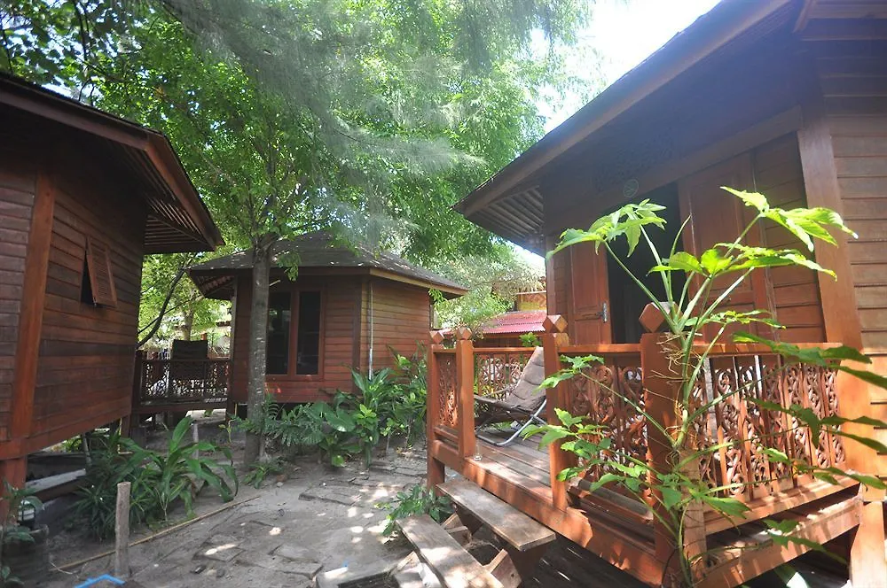 Baia Baia Resort Phi Phi Don 2*,